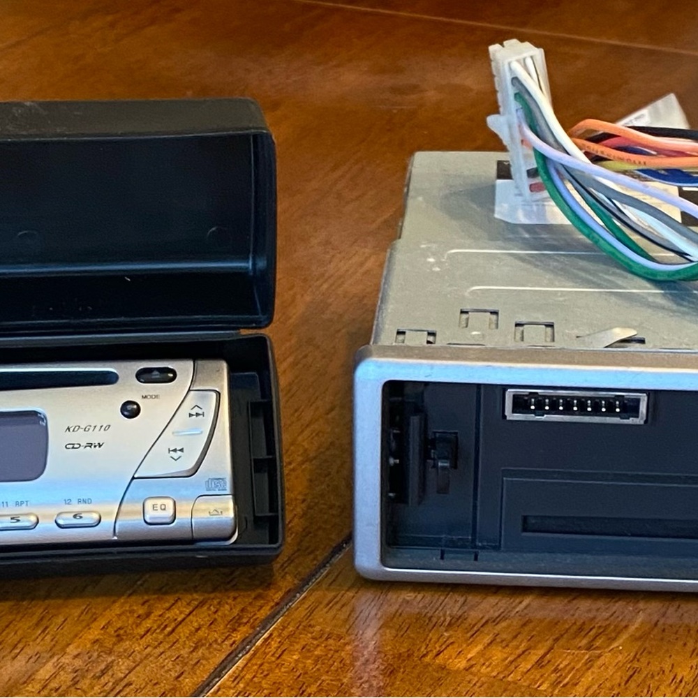 JVC CD Receiver Model KD-G110, (NO REMOTE CONTROL) Please see pictures